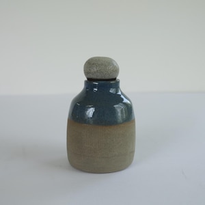 Glazed ceramic flower vase or water pot