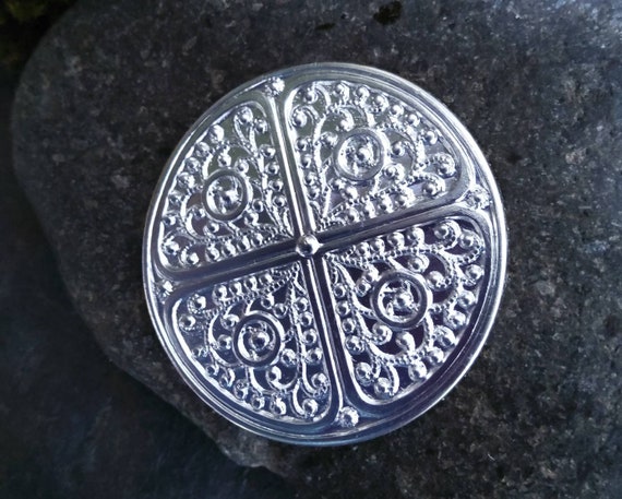 Bright Silver-plated Medalion Stamping Medium
