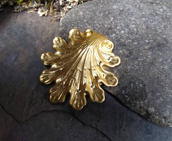 Raw Brass Stamping leaf Medalion 42mm Small