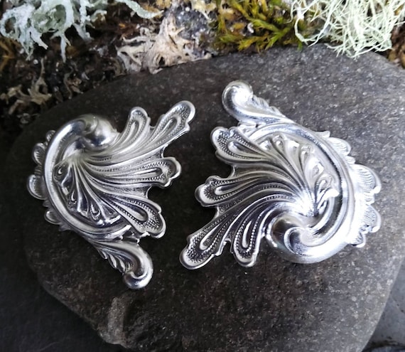 Bright Silver Stamping Swirls Pair Right and Left Embellishment