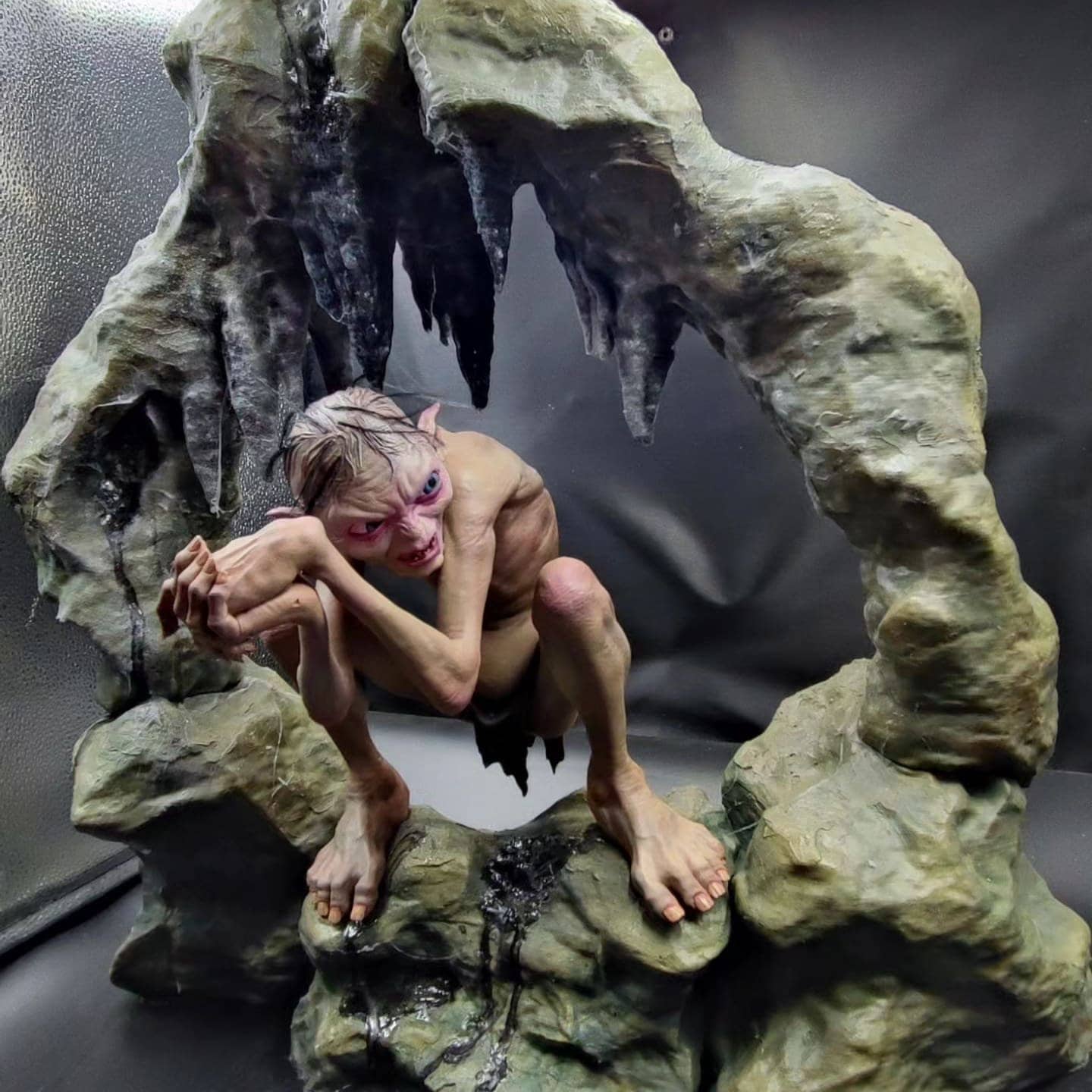 The Cave Dweller diorama 1/3. lotr figure statue custom