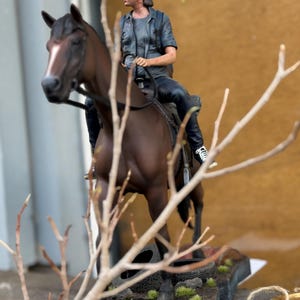 Apocalyptic Survivor tlou diorama statue figure