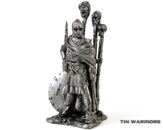 metal sculpture *Viking with prey* Tin toy soldier 54mm miniature statue 