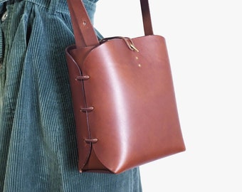 Bucket Bag in Rust Brown Vegetable Tanned Leather