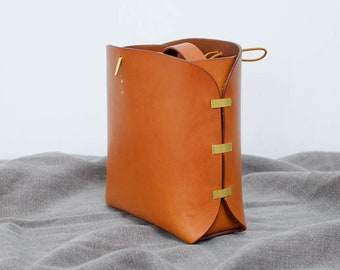 Small Bucket Bag In Whisky Tan