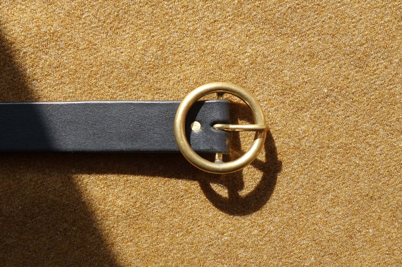 Leather belt ornemental buckles handmade in France 5 - rond