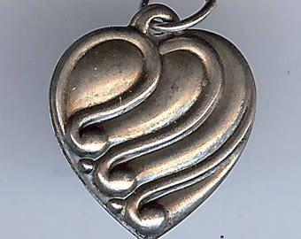 VINTAGE 1940'S STERLING SILVER swirly puffy heart charm