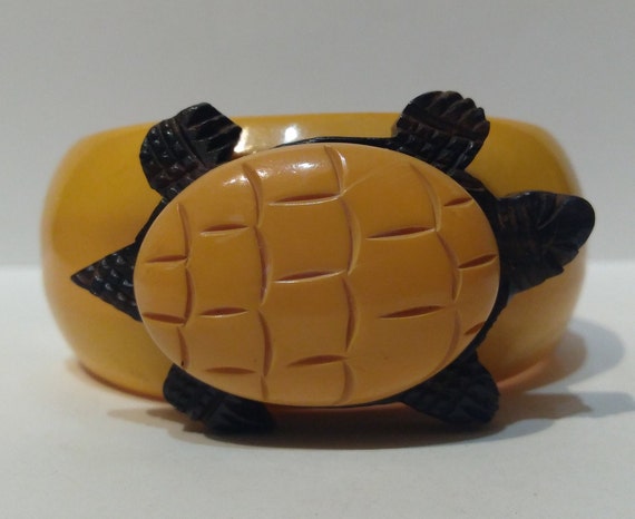 Rare vintage carved yellow Bakelite wood TURTLE P… - image 2