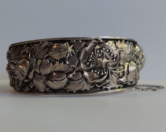 VINTAGE hallmarked sterling silver raised FLORAL design hinged clamp bangle BRACELET