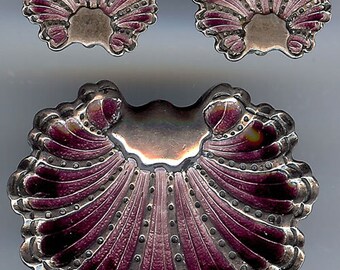 Hermoso conjunto de broche y pendientes con diseño de concha esmaltada en plata de ley vintage