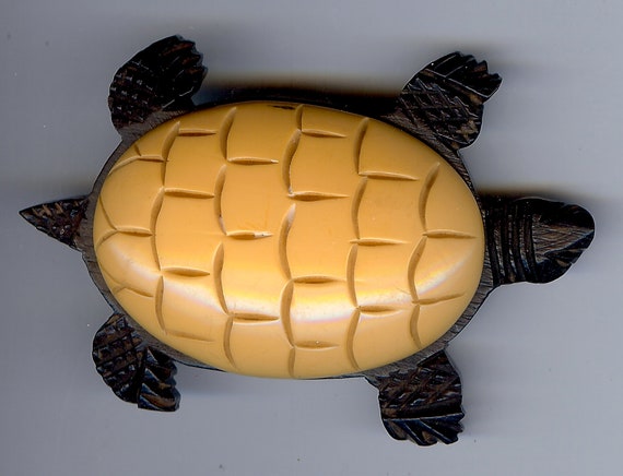 Rare vintage carved yellow Bakelite wood TURTLE P… - image 8