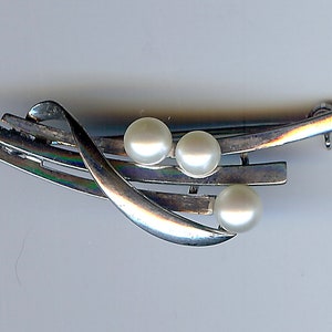 Broche elegante vintage de tres perlas de PLATA DE LEY de MIKIMOTO