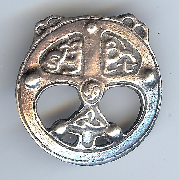 ANTIQUE STERLING SILVER ornate Celtic circle pin … - image 1