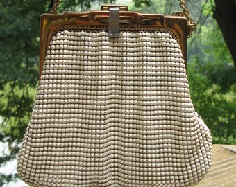 Bella borsa da donna con cinturino a catena in rete metallica bianco avorio "Whiting & Davis", borsa; Petite, sposa vintage, eleganza da sera di metà secolo
