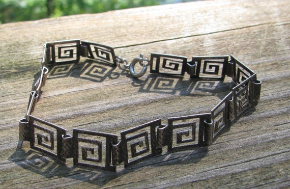 Intriguing, Hypnotic Thin Open Work Maze Grid Ste… - image 7