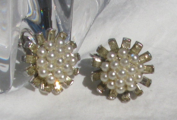 Stunning Petite 5/8" Pearl & Rhinestone Earrings,… - image 4