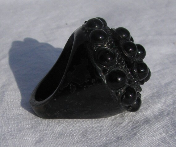 Incredible and Unique Vintage Black Cabochon Clus… - image 1