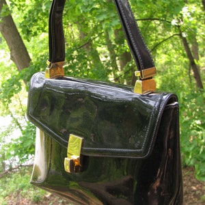 Mod &  Distinctive 1960&#39;s Koret Koretalak Black Patent Vinyl Lady&#39;s Handbag, Short Double Strap, Unique Gold Clasp, 8.5&quot; by 7&quot;, Vintage