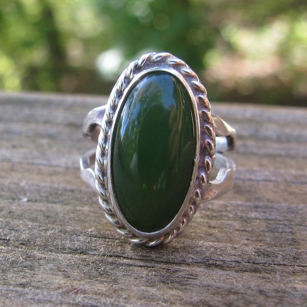 Beautiful Retro Braided Silver Mount Long Oval Green Jade Lady's Ring, No Markings, Size 5-5.25, Striking Colorful Hand Accessory