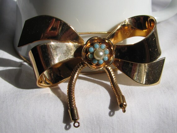 Vintage 1950's CORO Signed BIG Gold Ribbon Bow Br… - image 2