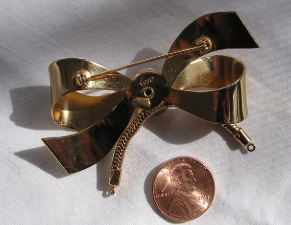 Vintage 1950's CORO Signed BIG Gold Ribbon Bow Br… - image 8