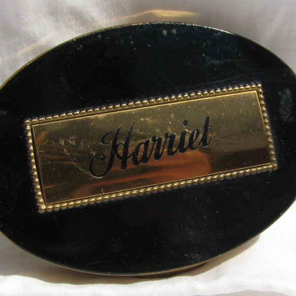 Rex Fifth Avenue vintage des années 1940 Grand ovale noir émaillé doré Lady’s Powder Compact avec miroir et bouffée, inscrit « Harriet », accessoire