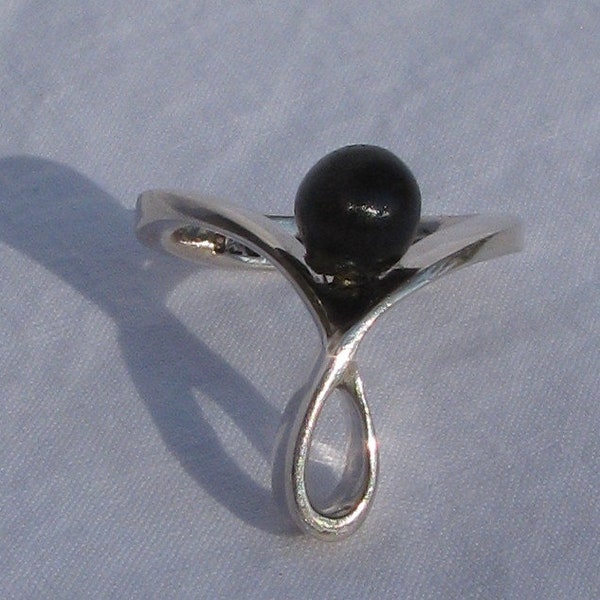 Fantastic Black Floating Stone Abstract Sterling Silver Lady's Ring, Size 5+, Unknown Hallmark, Unique Statement Ring, Vintage