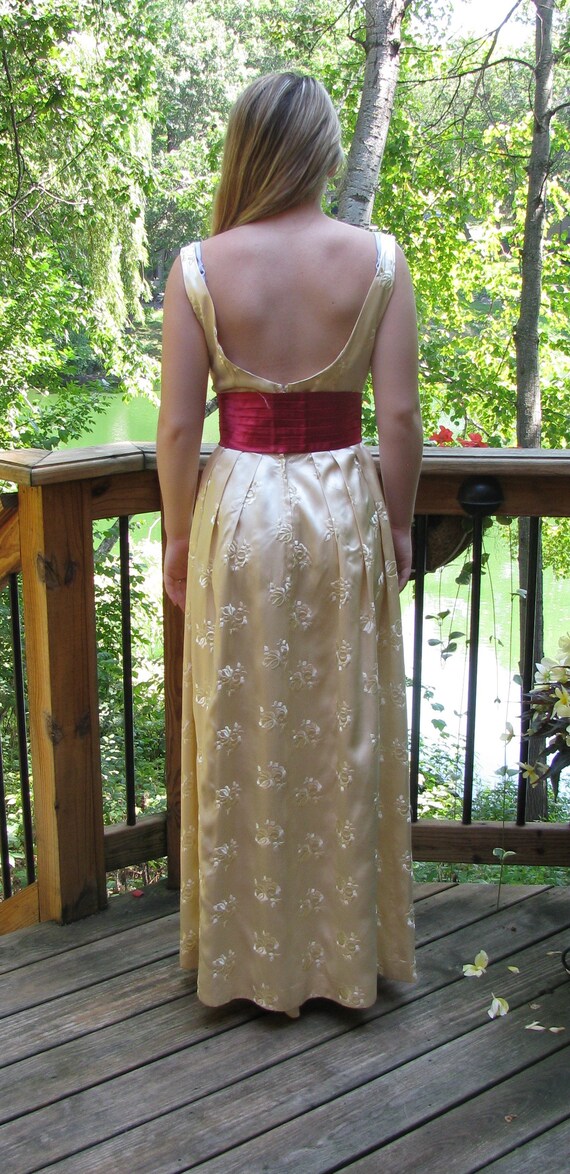 Beautiful Vintage Open Back Long Cream Floral Sat… - image 4