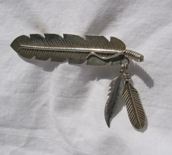 Vintage Large Unmarked Feather 3" Pendant with 2 … - image 3