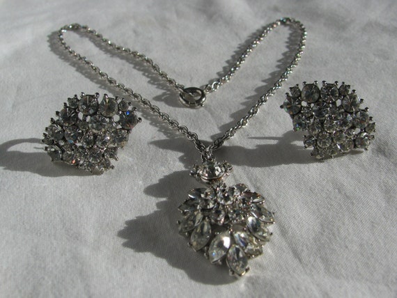 Stunning Pre-1955 Crown TRIFARI Faux Diamond Pend… - image 1