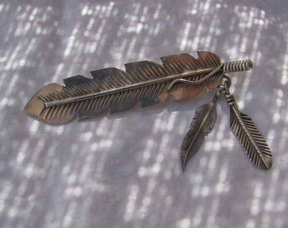 Vintage Large Unmarked Feather 3" Pendant with 2 … - image 10