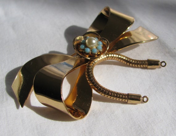 Vintage 1950's CORO Signed BIG Gold Ribbon Bow Br… - image 4