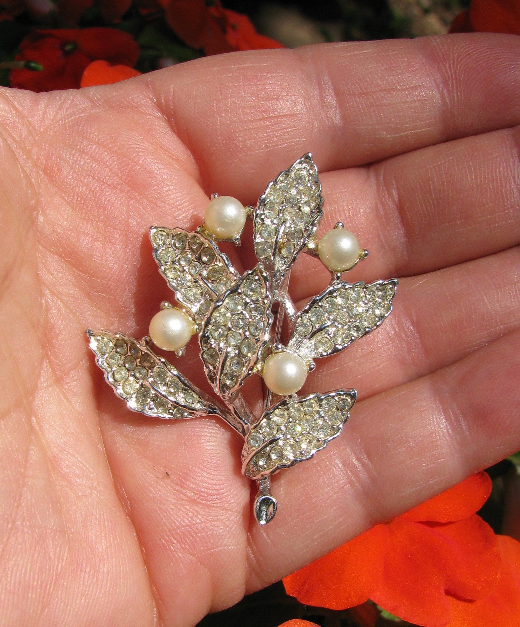 Goldette brooch sale