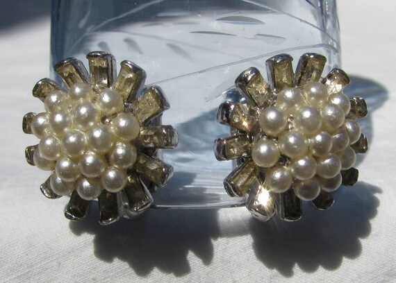 Stunning Petite 5/8" Pearl & Rhinestone Earrings,… - image 5