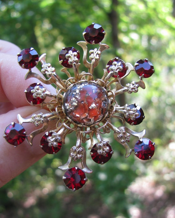 Fantastic Vintage Lady's Atomic Flower Brooch, Red