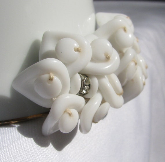 Vintage 1950's Beautiful White Milk Glass Linen T… - image 4