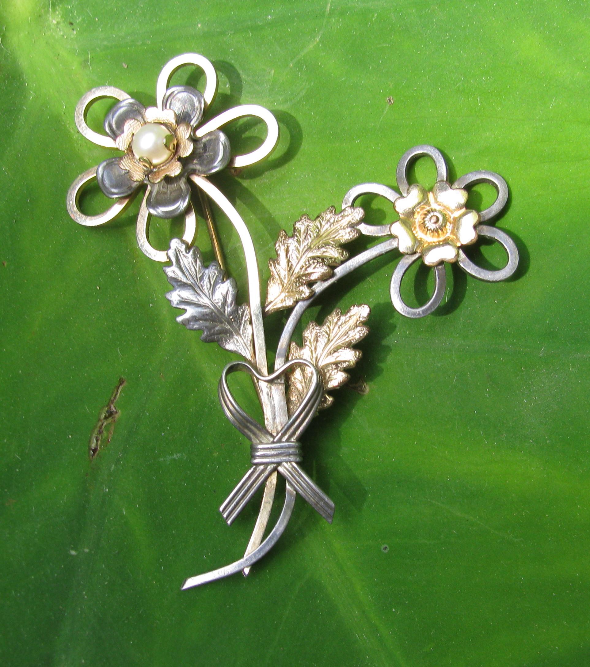 S'YTE　BRASS MULTI-BUTTON BROOCH S'YTE BRASS MULTI-BUTTON BROOCH