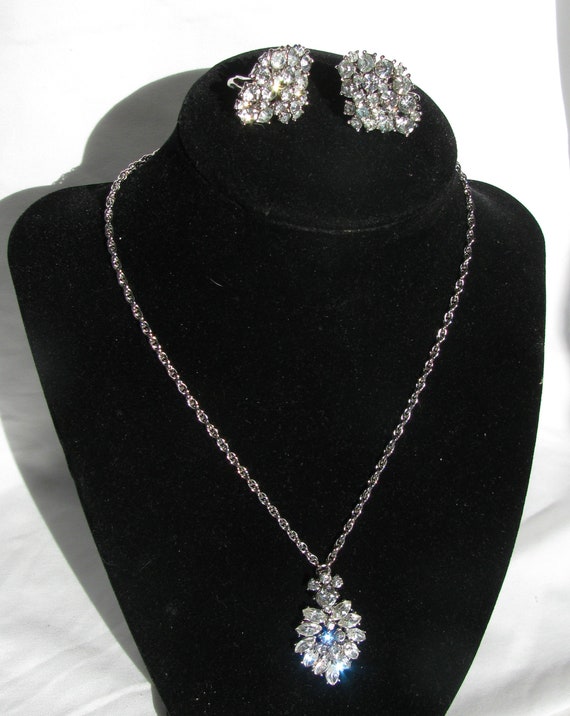 Stunning Pre-1955 Crown TRIFARI Faux Diamond Pend… - image 10