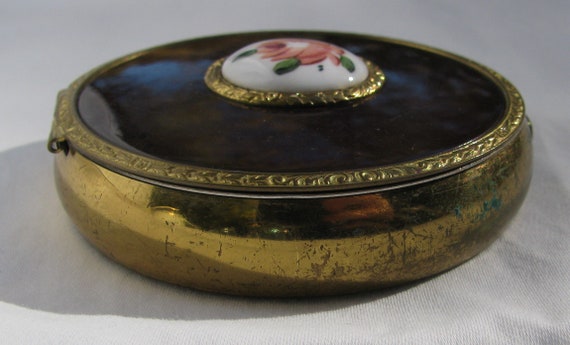 Unique, Lovely and Vintage Ladies Powder Compact,… - image 4