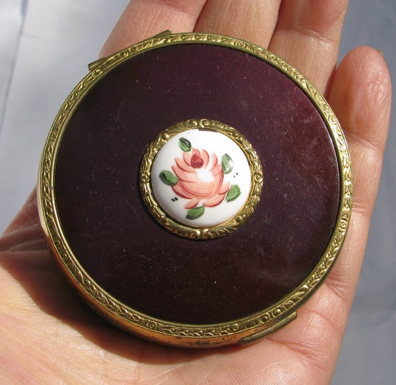 Unique, Lovely and Vintage Ladies Powder Compact,… - image 5