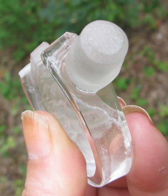 Beautiful Vintage Cut Crystal Perfume Bottle, Fan… - image 7