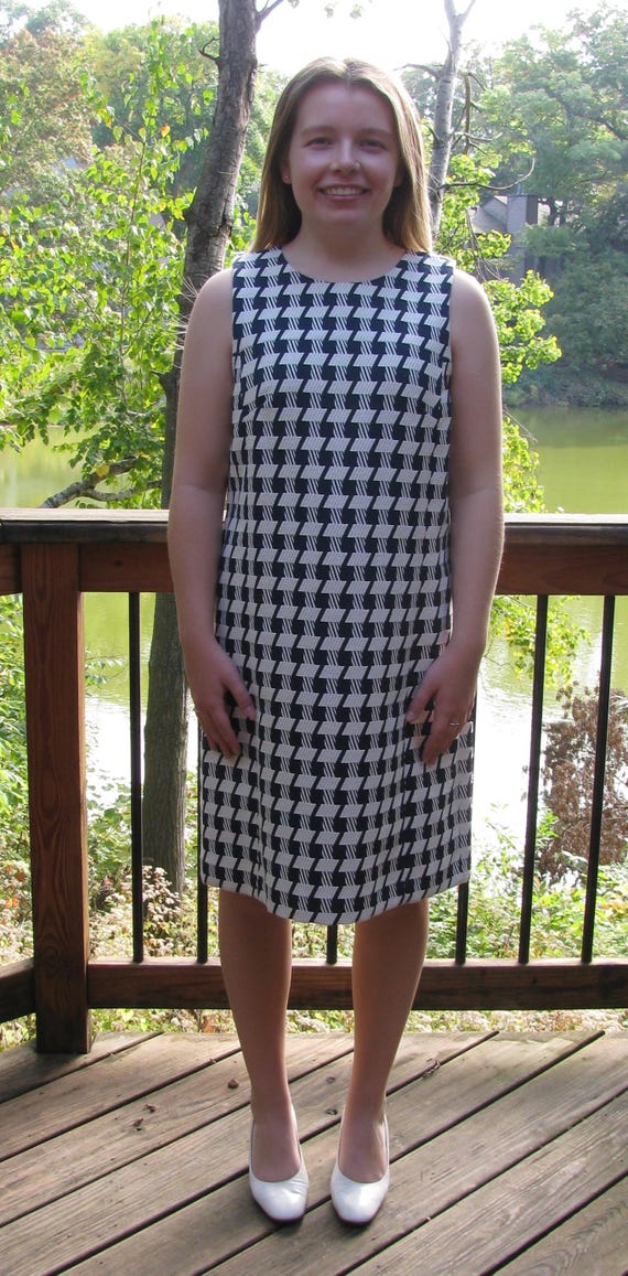 ann taylor black and white dress Retro Sheath Dress, Unique Geometric Pattern, Size 8, Cotton & Polyester, Sleeveless NWT Womens Size 8 Ann