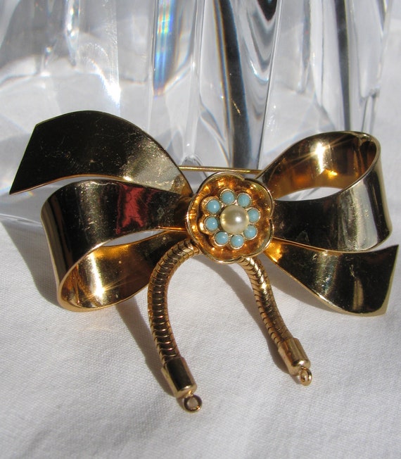 Vintage 1950's CORO Signed BIG Gold Ribbon Bow Br… - image 3