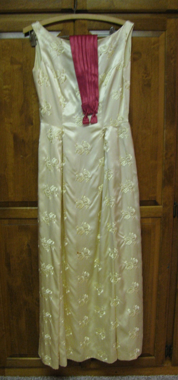 Beautiful Vintage Open Back Long Cream Floral Sat… - image 9