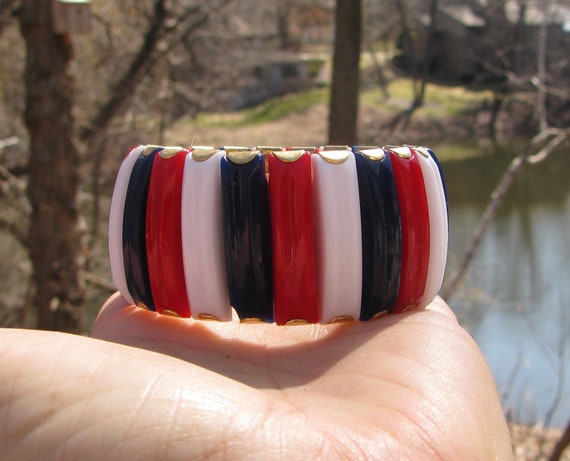 Retro and Patriotic Red, White & Blue Plastic Paneled Expandable