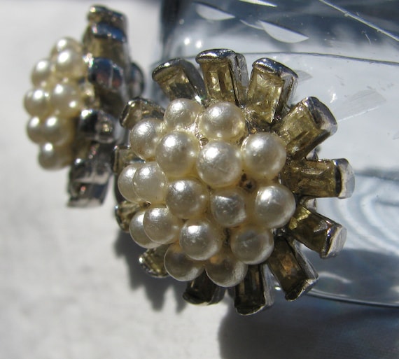 Stunning Petite 5/8" Pearl & Rhinestone Earrings,… - image 1