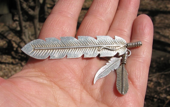 Vintage Large Unmarked Feather 3" Pendant with 2 … - image 5