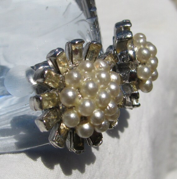 Stunning Petite 5/8" Pearl & Rhinestone Earrings,… - image 3