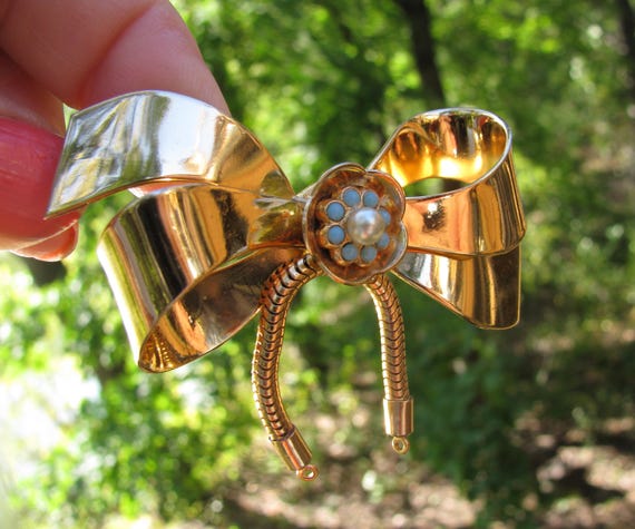 Vintage 1950's CORO Signed BIG Gold Ribbon Bow Br… - image 1
