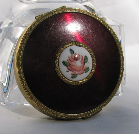 Unique, Lovely and Vintage Ladies Powder Compact,… - image 2